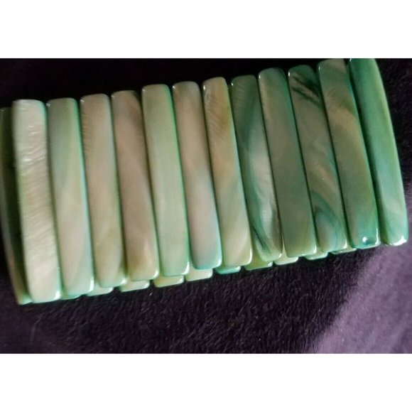 Vtg Gorgeous green mother of pearl shell cuff bracelet 1.75"stick beads streachy - Picture 4 of 4